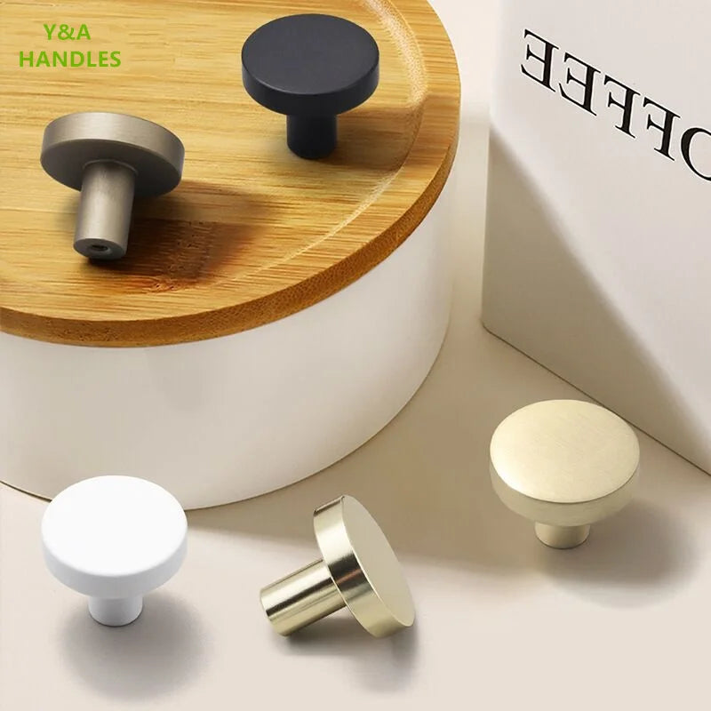 Classic Round Cabinet Knob – Gold & Black Drawer Pull | Kitchen & Furniture Hardware